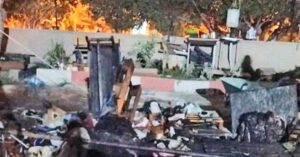 Depremzedelerin kaldığı çadırda yangın: 2'si ağır 3 yaralı