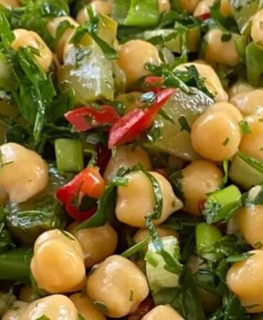 6560-besleyici-pratik-ve-cok-lezzetli-nohut-salatasi-tarifiyle-sofralariniza-siklik-katin.jpg