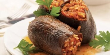 7437-kuru-patlican-dolmasi-geleneksel-lezzet-ve-saglikli-bir-secenek.jpg