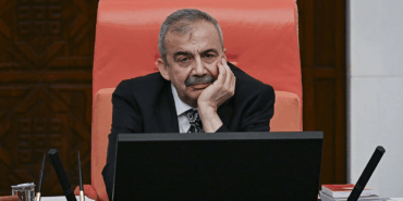 Sirri-Sureyya-Onderin-hayati-tehlikesi-devam-ediyor.png