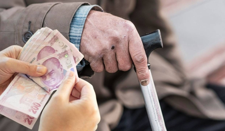 emekliligi-bir-gunle-kaciranlar-dikkat-duzenleme-yapilacak-mi-sgk-uzmani-sayilari-cig-gibi-buyudu-di.jpeg