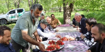 erzurumda-yilin-ilk-hasadi-beklenenden-erken-oldu-agaclar-dolup-tasti-advu.jpg