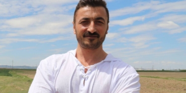 filmden-ilham-aldi-13-ayda-tamamladi-2-milyonluk-altin-gibi-serveti-elinin-tersiyle-itti-5uux.jpg