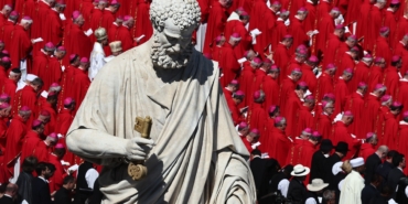 papalik-seciminde-gizemli-baca-ve-11-sasirtici-detay-dunya-beyaz-dumani-bekliyor-aboo.jpg