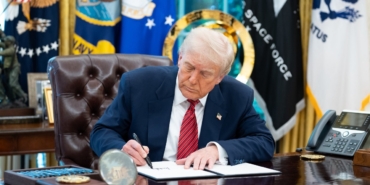 trump-cine-uygulanan-gumruk-vergilerinin-145ten-80e-dusurulmesini-uygun-buldu-8z4r.jpg