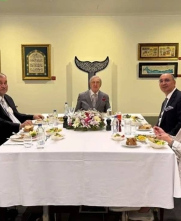 turkiyenin-en-zenginleri-rahmi-koc-ve-murat-ulker-amerikada-kahvalti-masasinda-bulustu-iste-gorusmen.jpeg