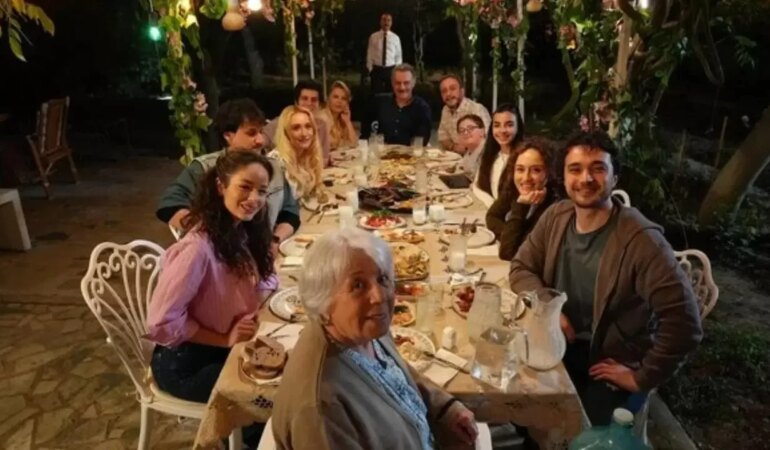 3787-aile-saadeti-dizisi-konusu-ne-oyunculari-kim-yayin-tarihi-belli-oldu-mu.jpg