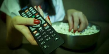 7688-4-haziran-2025-tv-yayin-akisi-bu-aksam-hangi-diziler-filmler-ve-programlar-var.jpg