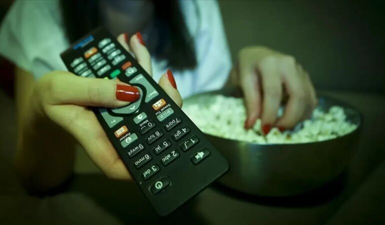 7688-4-haziran-2025-tv-yayin-akisi-bu-aksam-hangi-diziler-filmler-ve-programlar-var.jpg