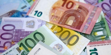 doviz-kurunda-tansiyon-firladi-eurodan-tarihi-rekor-onyk.jpg