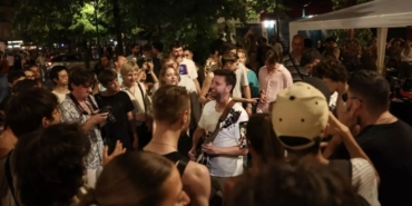 fransada-muzik-festivalinde-siringali-vahset-onlarca-kadin-kabusu-yasadi-dqvz.jpg