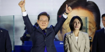 guney-korede-yeni-donem-devlet-baskani-secilen-lee-jae-myung-yemin-ederek-gorevine-basladi-5auy.jpg