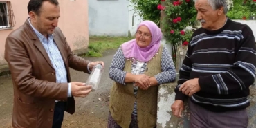 herkes-igreniyor-o-altin-gibi-sakliyor-yoldan-toplayip-getirene-para-veriyor-mahallede-goren-kosuyor.jpeg