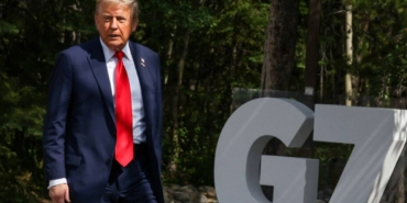 trump-zirveyi-yarida-kesti-ulkesine-donuyor-acil-toplanti-talimati-u9cy.jpg