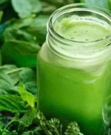 1425-sirtfood-diyeti-ile-unlulerin-favorisi-haline-gelen-yesil-icecek-tarifi.jpg