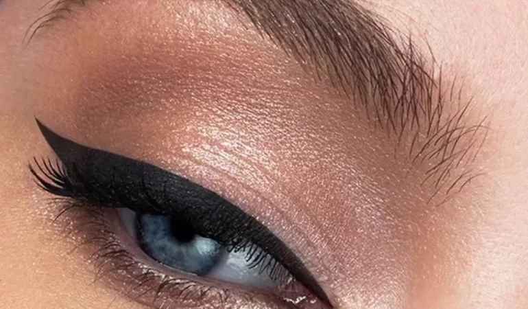 2470-eyeliner-ile-dipliner-arasindaki-farklar-hangisi-daha-kolay-surulur.jpg