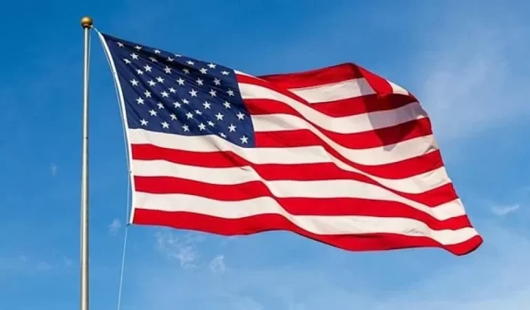 4551-amerika-birlesik-devletleri-abd-bayragi-nedir-uzerindeki-semboller-renkler-ve-anlamlari-nelerdi.webp