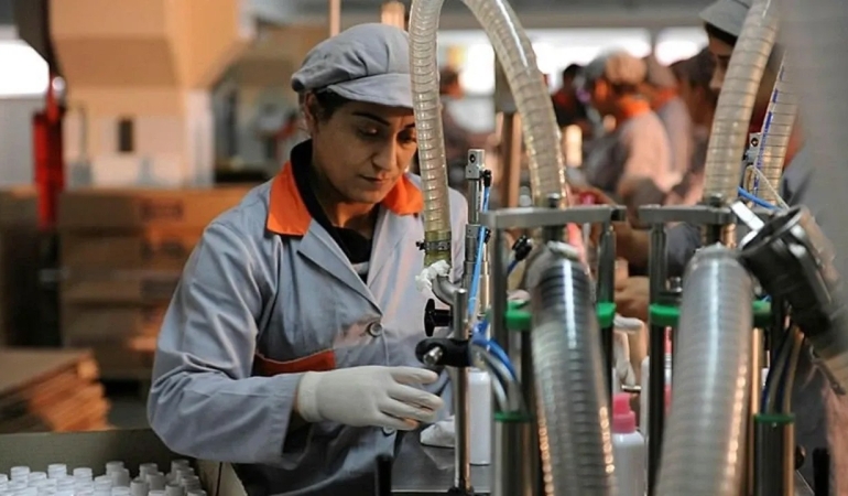 600-bin-kamu-iscisi-bu-haberi-bekliyordu-2025-kamu-iscisi-zam-oranlari-ne-hukumetin-ucuncu-zam-tekli.jpeg