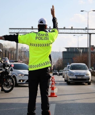 b-sinifi-ehliyeti-olanlar-dikkat-3-milyon-surucuye-19-gun-sure-verildi-hepsine-ceza-kesilecek-bfad.j.jpeg