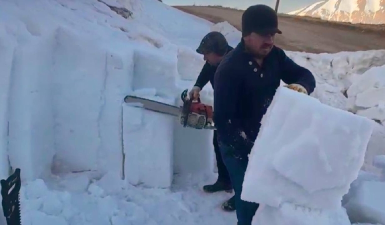 iki-dagin-arasindan-kesiliyor-gunes-yuzu-gormuyor-3-bin-metreden-cuvalla-tasiniyor-bardakta-satiliyo.jpeg